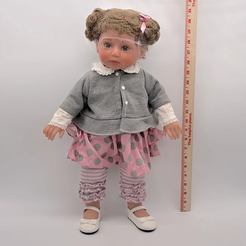 Hold That Pose-Picture Perfect Avery Doll By Ashton-Drake Galleries
